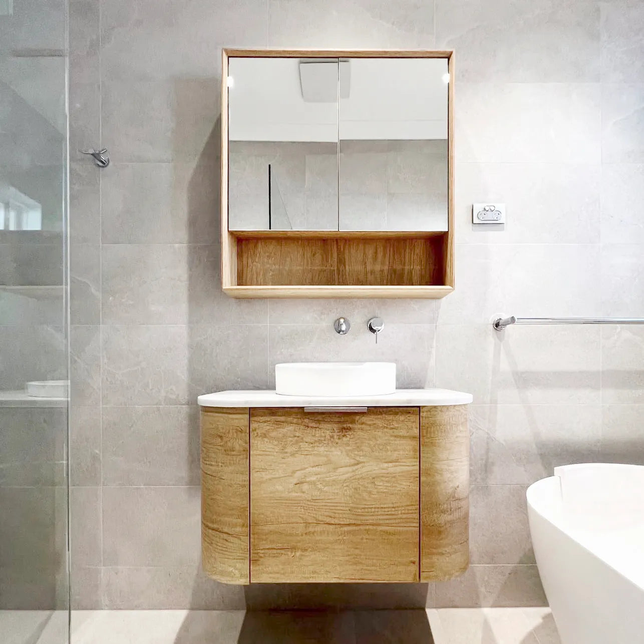 Bondi Natural Oak 600-1800 X 460mm Curve Vanity